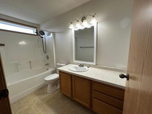 Primary Bath w/Soaker Tub