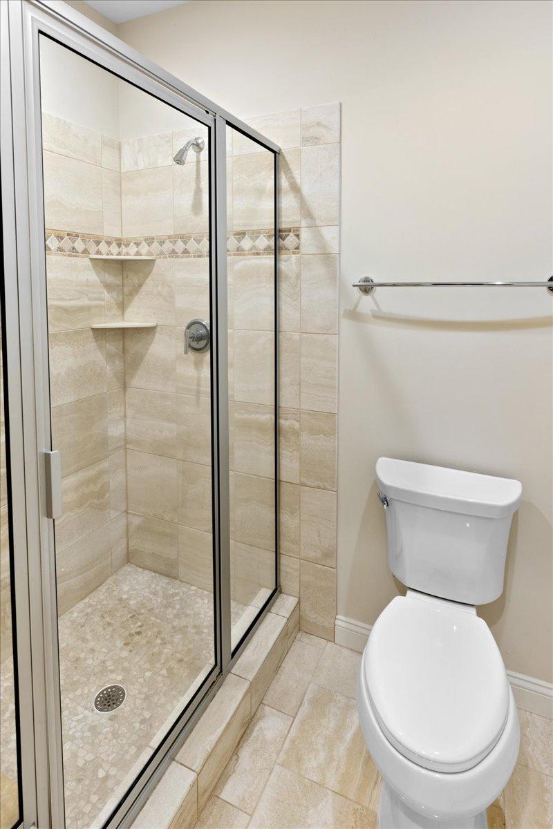 The Jack and Jill Setup That Feels Like Two Suites, Not a Compromise
