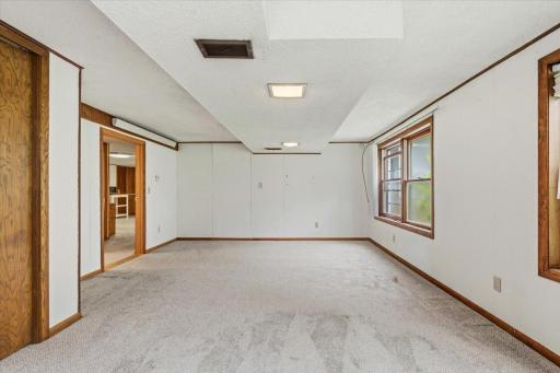 6193 49th Street N, Oakdale, MN 55128