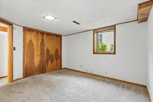 6193 49th Street N, Oakdale, MN 55128