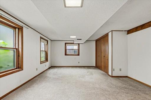6193 49th Street N, Oakdale, MN 55128