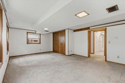 6193 49th Street N, Oakdale, MN 55128