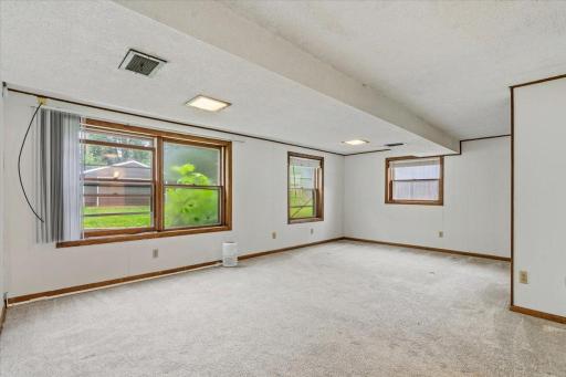 6193 49th Street N, Oakdale, MN 55128
