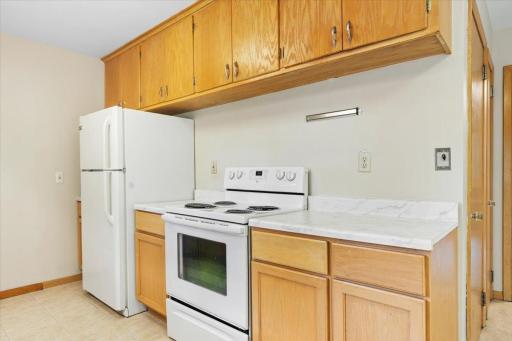 6193 49th Street N, Oakdale, MN 55128