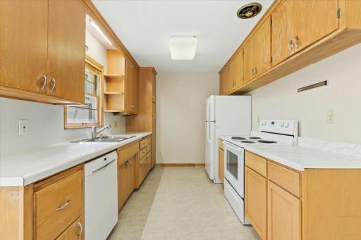 6193 49th Street N, Oakdale, MN 55128