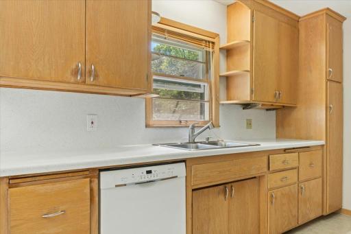 6193 49th Street N, Oakdale, MN 55128