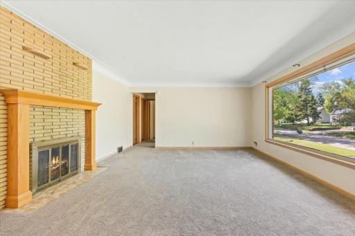 6193 49th Street N, Oakdale, MN 55128