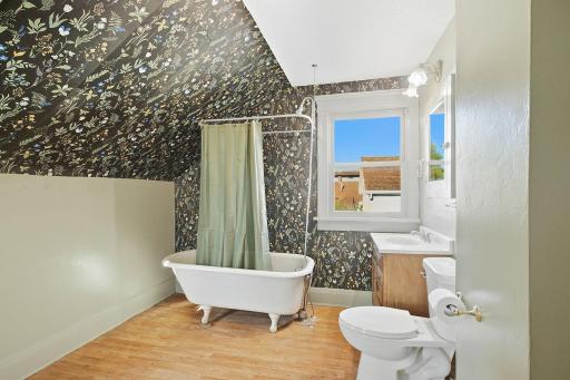 This huge, gorgeous bath is sure to please!