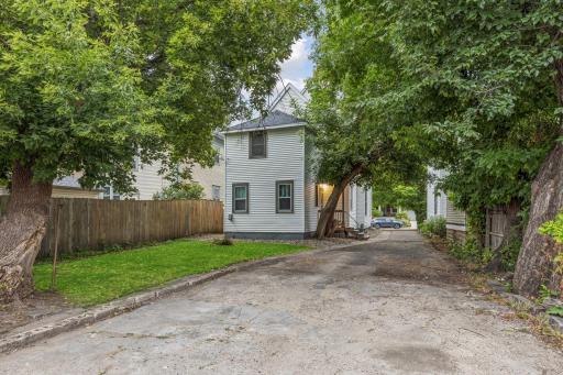 2542 Garfield Avenue, Minneapolis, MN 55405