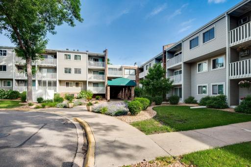 Welcome to Black Forest Condominiums! This building has 258 units spread out over 3 floors.