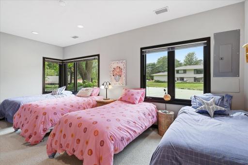 101 Ardmore Drive, Golden Valley, MN 55422