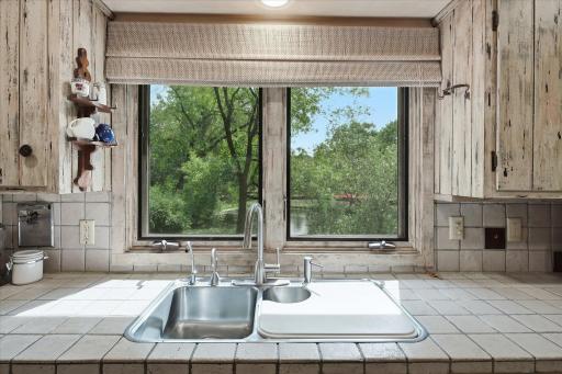 Great water views from kitchen window[3402694]- 011.jpg