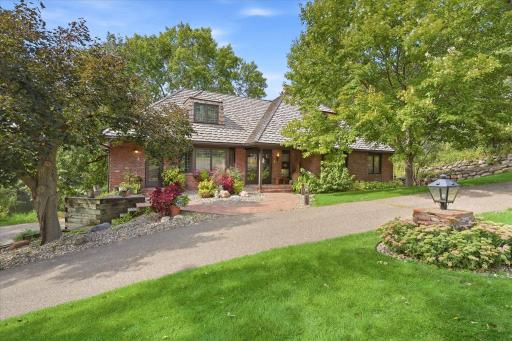 101 Ardmore Drive, large private driveway