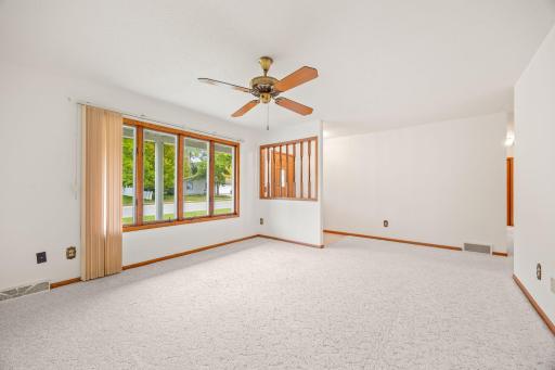 318 Stoney Point Road SW, Hutchinson, MN 55350