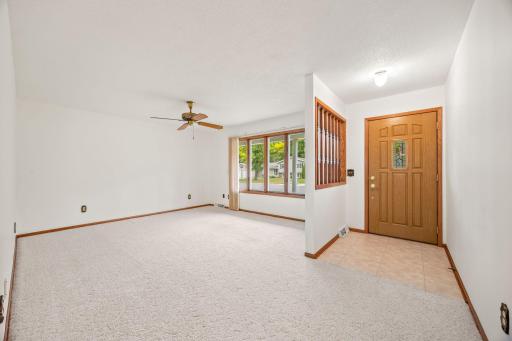 318 Stoney Point Road SW, Hutchinson, MN 55350