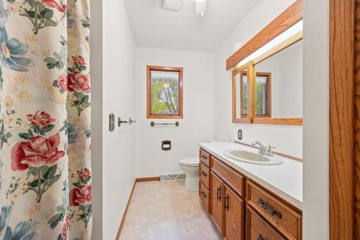 318 Stoney Point Road SW, Hutchinson, MN 55350
