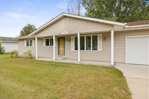 318 Stoney Point Road SW, Hutchinson, MN 55350
