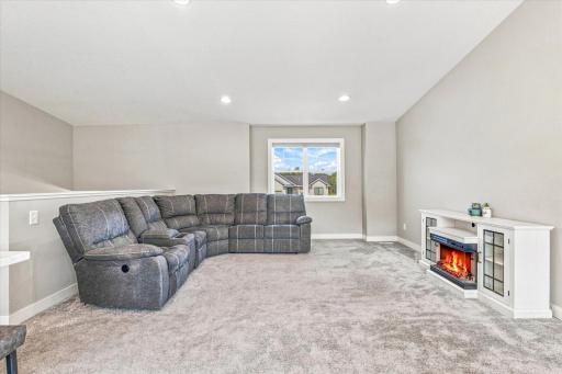 Large Family Room for entertaining