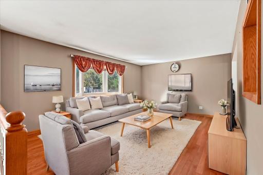 08-Deerwood-Dr-4 - Living Room - Scandinavian - 9.jpg