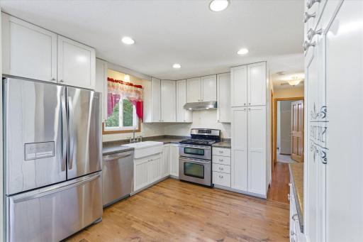 1721 Deerwood Drive, Eagan, MN 55122
