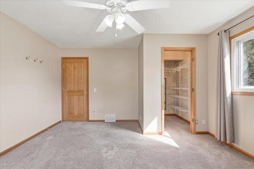 1721 Deerwood Drive, Eagan, MN 55122