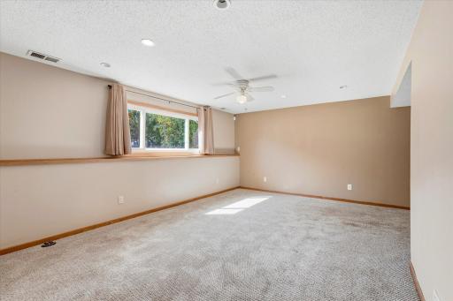 1721 Deerwood Drive, Eagan, MN 55122