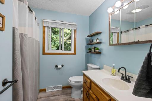 Main floor full bathroom