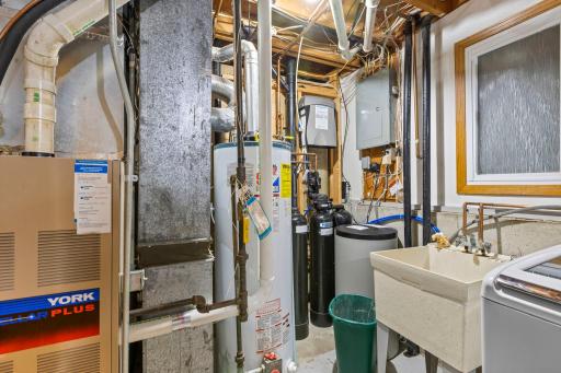 Furnace room/Laundry