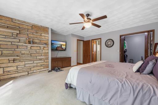 35 main bedroom.jpg