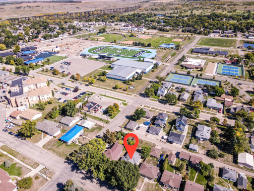 862 2nd Avenue NW, Valley City, ND 58072