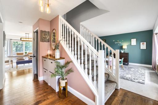 615 NE elm st - Web Quality - 002 - 02 Foyer.jpg