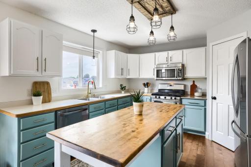 615 NE elm st - Web Quality - 007 - 07 Kitchen.jpg