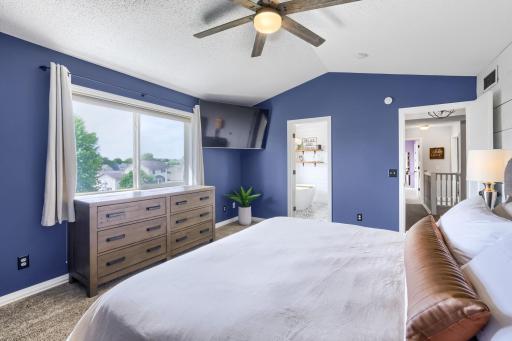 615 NE elm st - Web Quality - 015 - 15 Primary Bedroom.jpg
