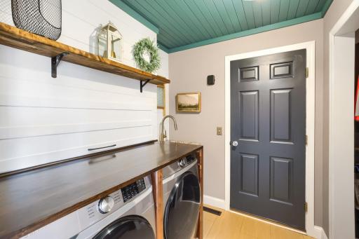615 NE elm st - Web Quality - 025 - 25 Laundry Room.jpg