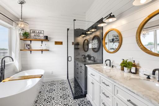 615 NE elm st - Web Quality - 016 - 16 Primary Bathroom.jpg