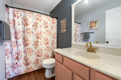 615 NE elm st - Web Quality - 023 - 23 Bathroom.jpg