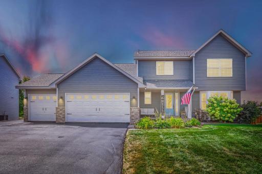 615 NE elm st - Web Quality - 026 - 26 Exterior Front.jpg