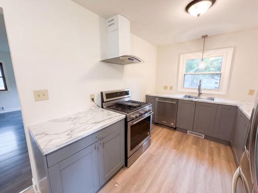 572 11th Avenue NW, New Brighton, MN 55112