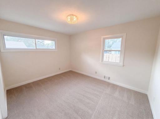 572 11th Avenue NW, New Brighton, MN 55112