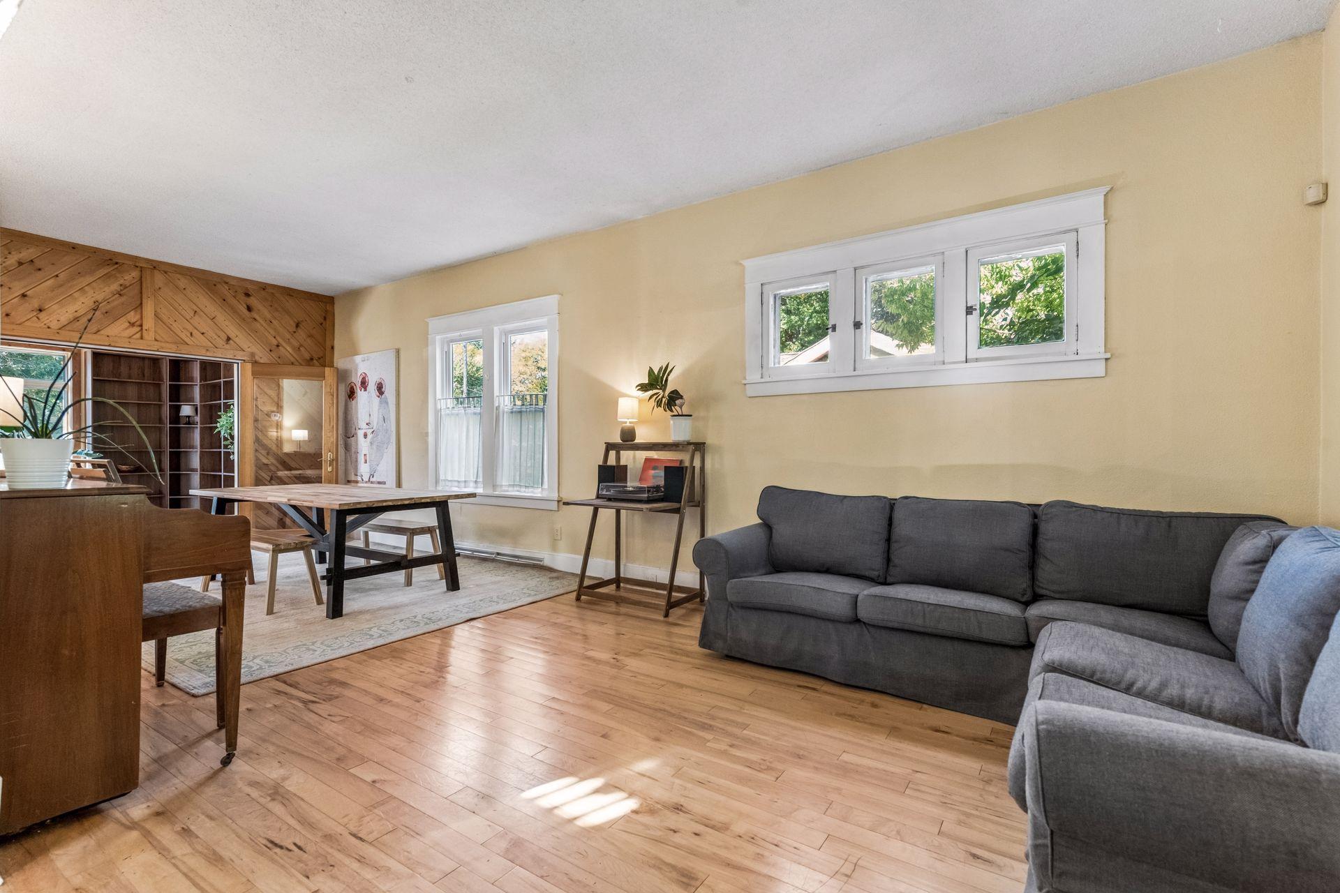 The open layout continues into the adjoining dining area, creating a wonderful flow between the two spaces.