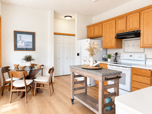 Eat-In Kitchen