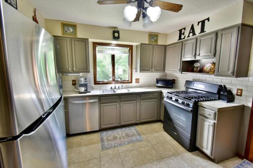 Nice kitchen! Newer appliances and updates.