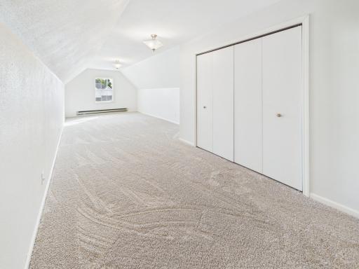 Huge 29x 11' Bonus room or bedroom upstairs