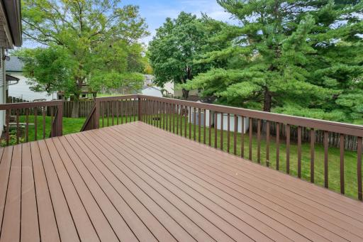 Large deck w/maintenance free deck floor
