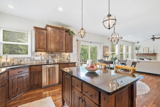 9-web-or-mls-2388_Highover_Trail_Chanhassen_MN_55317_030.jpg