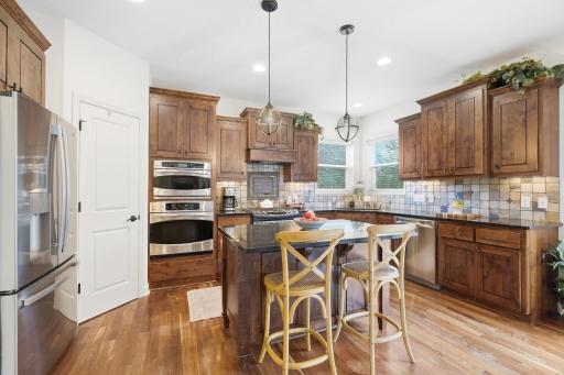 10-web-or-mls-2388_Highover_Trail_Chanhassen_MN_55317_028.jpg