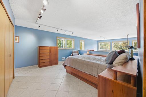 78 Bridgewater Drive, Vadnais Heights, MN 55127