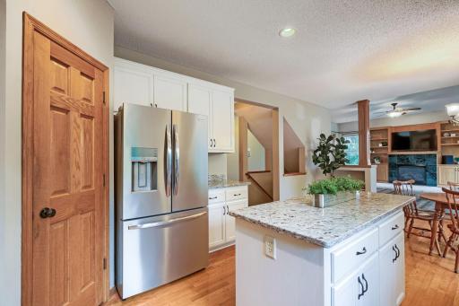 6-panel doors, oak trim, and a center island.