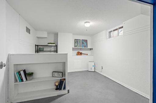 812 Nebraska Avenue E, Saint Paul, MN 55106