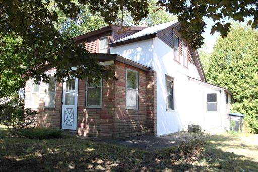 2466 Dale Street N, Roseville, MN 55113